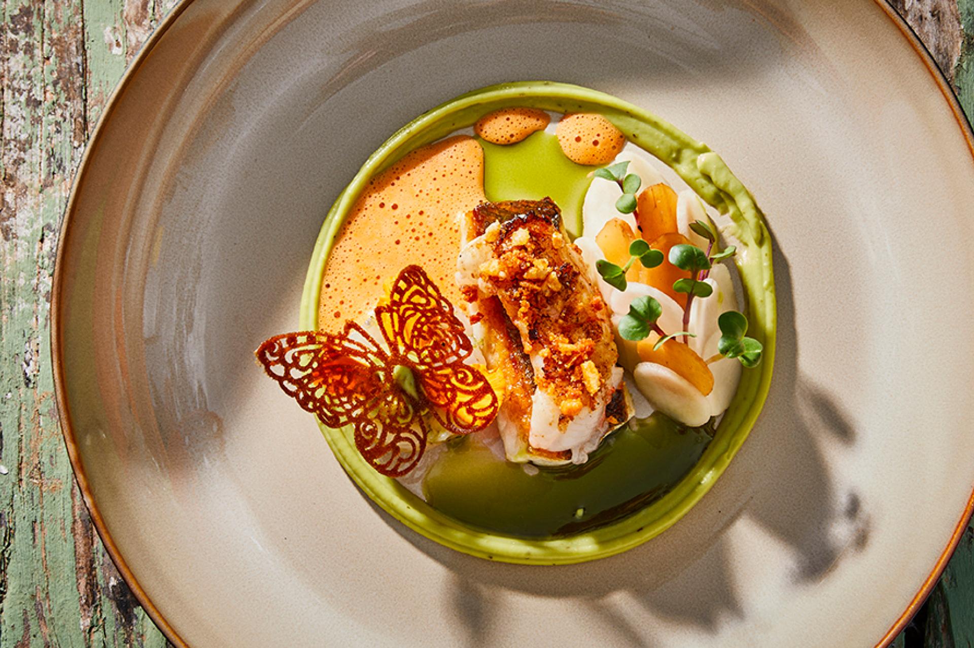 Recept image herbal puree with sea bass, langoustine and rösticrumble