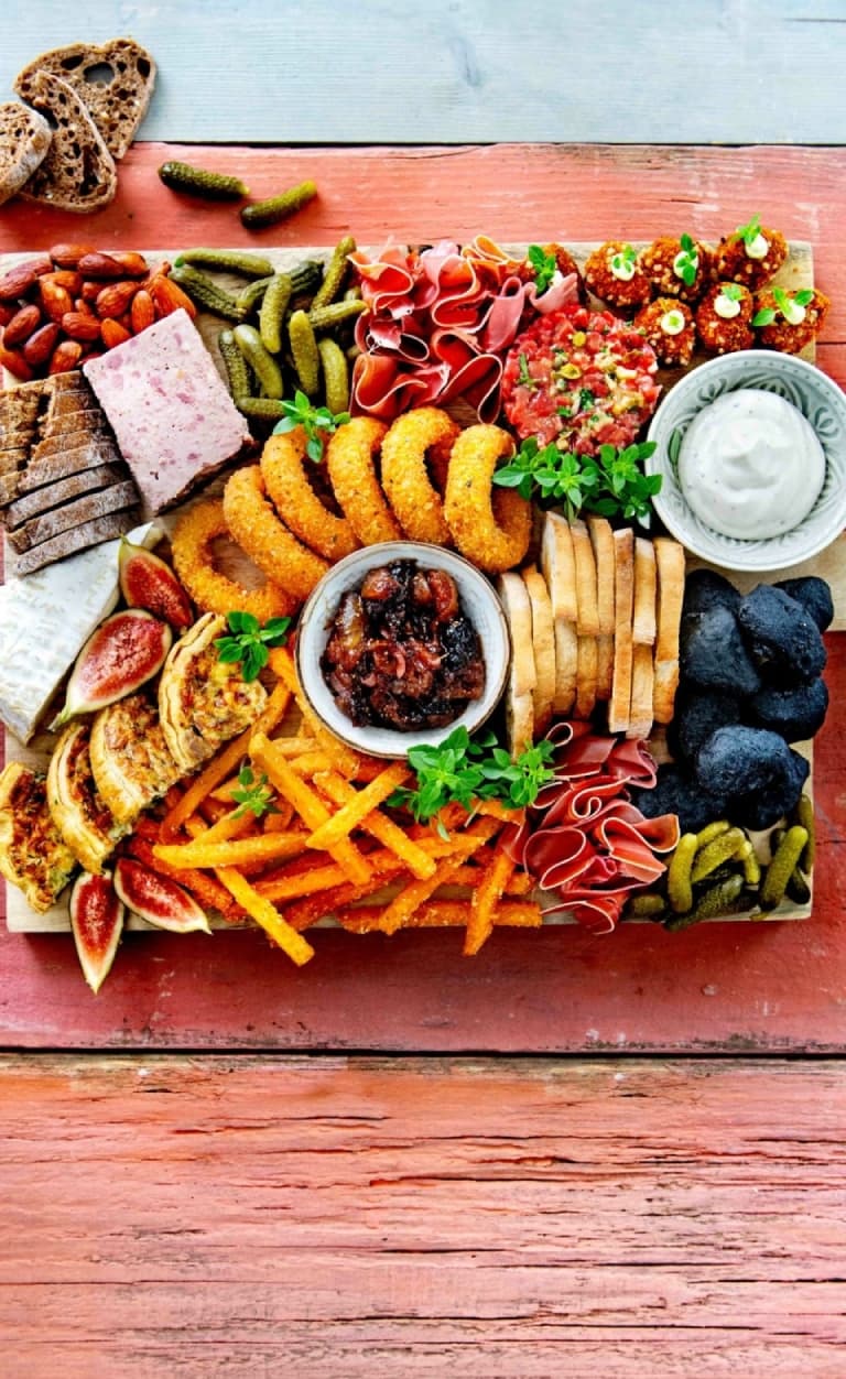 Aviko sharing platter chic charcuterie mobileheader