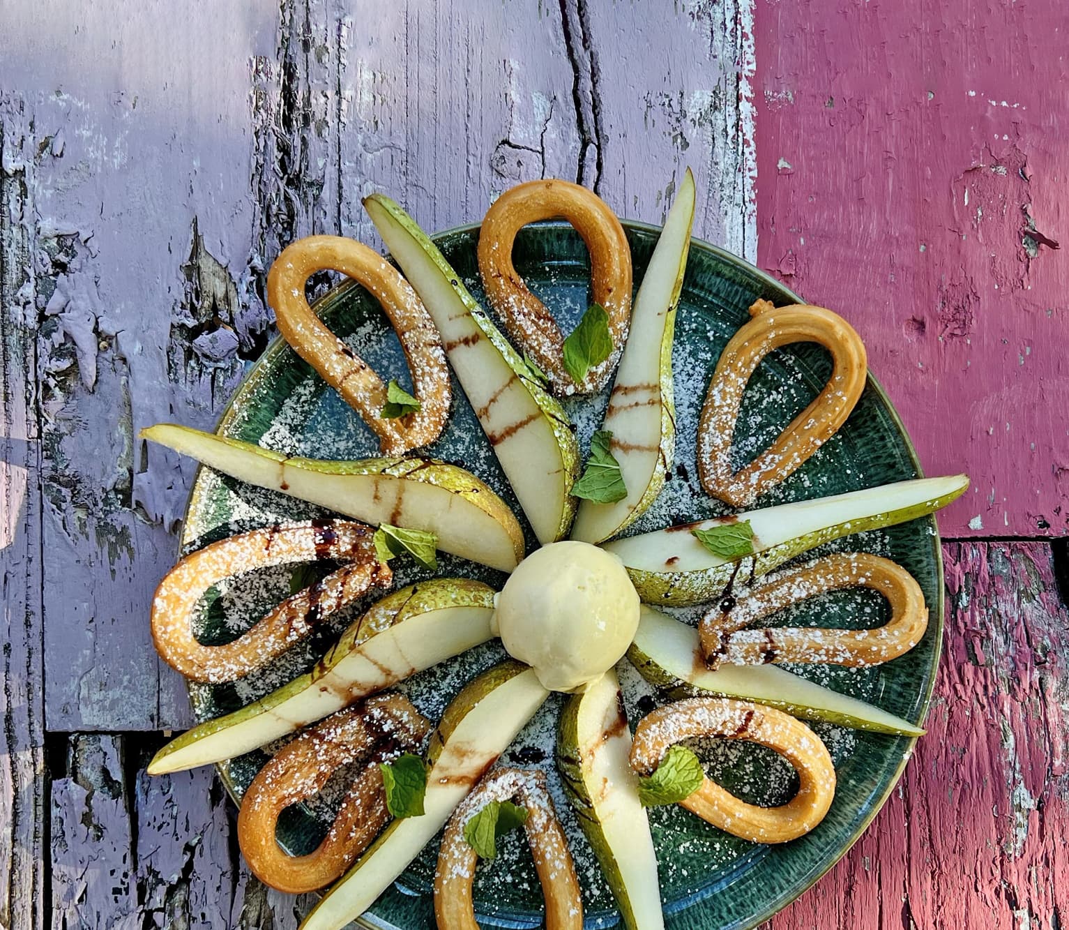 churros-landing-page-image-churros-wreath-pear